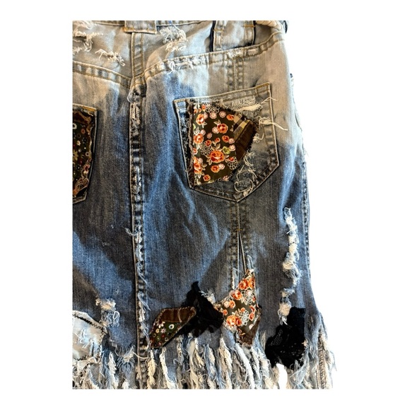 upcycled, bleached, fringe-hem denim skirt. Waist 30 length 21 - Picture 8 of 8